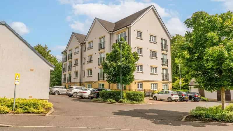 2 Bedroom Flat for Sale - Investor Opportunity
