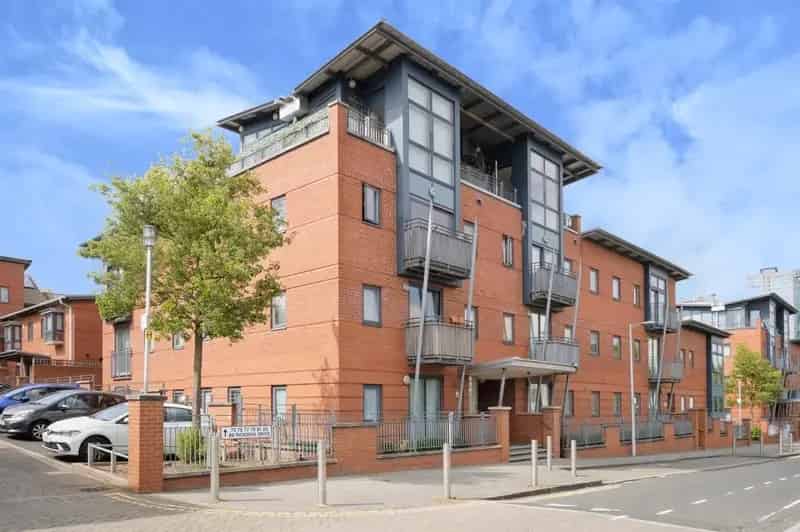 City Centre Apartment 2 Beds 2 Baths Balcony Parking