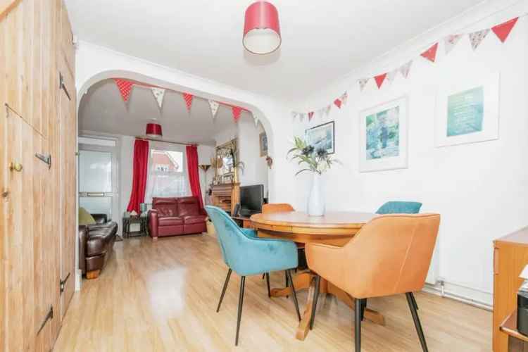 2 Bed House with Garden Studio