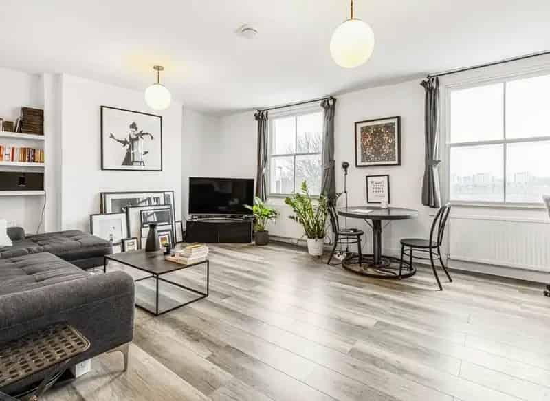 One Double Bedroom Apartment near Clapham Old Town