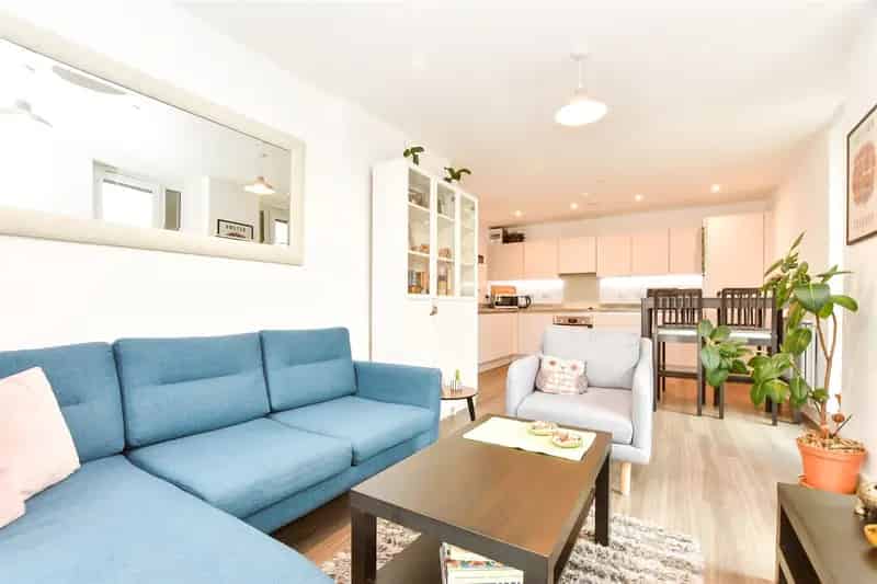 2 Bedroom Apartment for Sale in Redhill