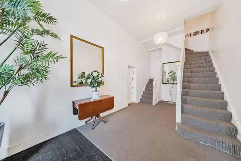 Two Bedroom Victorian Apartment with Far Reaching Views