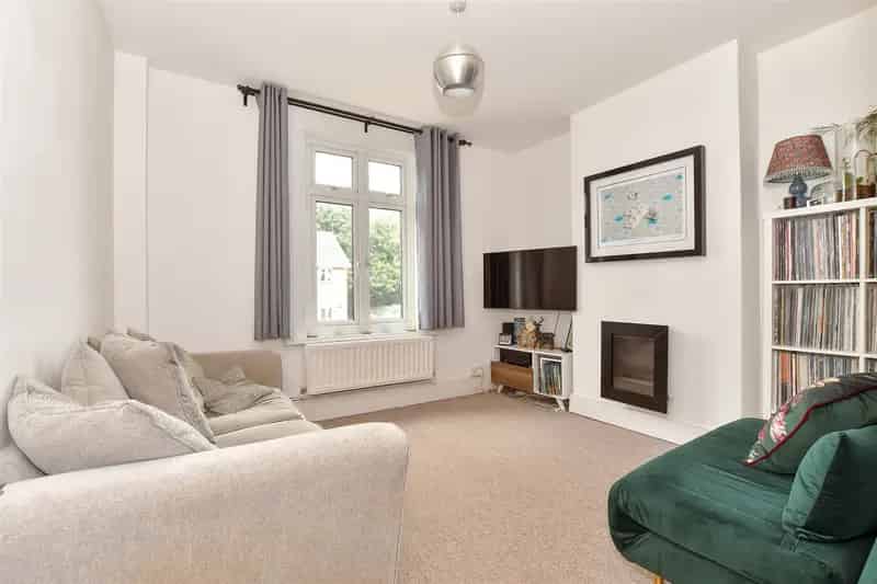 2 Bedroom Semi Detached House For Sale Near Mainline Station