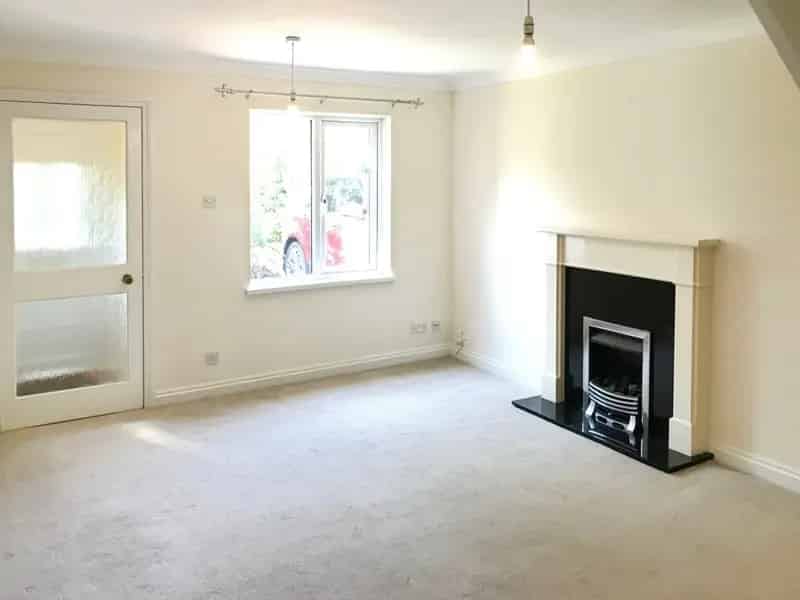 2 Bedroom Semi Detached House To Rent