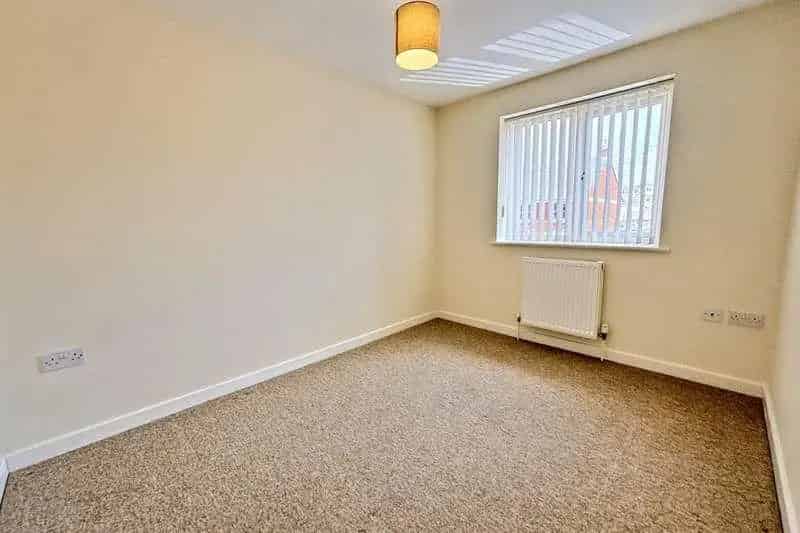 3 Bed Mid Terrace House For Sale No Onward Chain