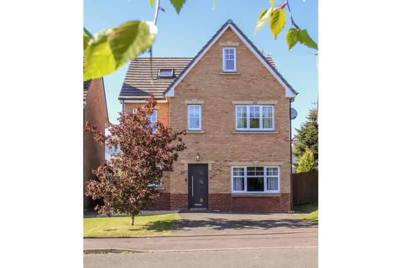 5 Bed Townhouse 3 Reception Rooms Extended Detached House