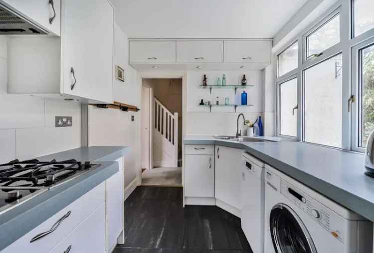 3 Bedroom Detached House for Sale in Historic Westbury Village