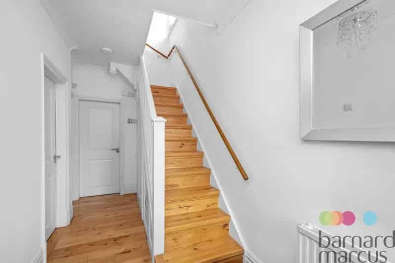 4 Bed Family Home with Loft Conversion and Garage