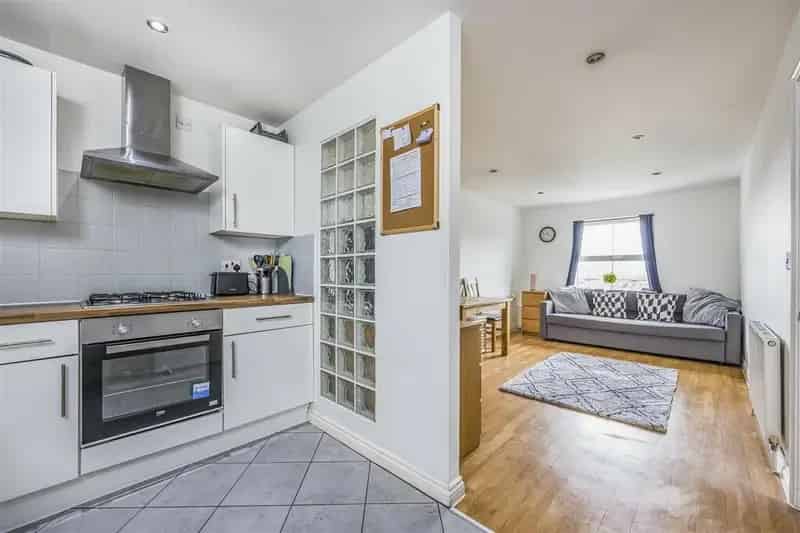 2 Bedroom Penthouse Apartment with Superb Sea Views
