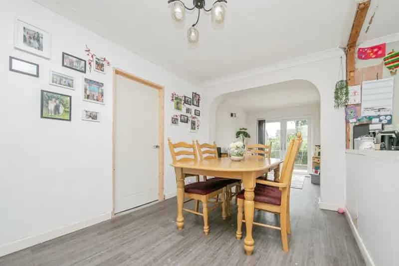4 Bed Family Home with Parking and Garden