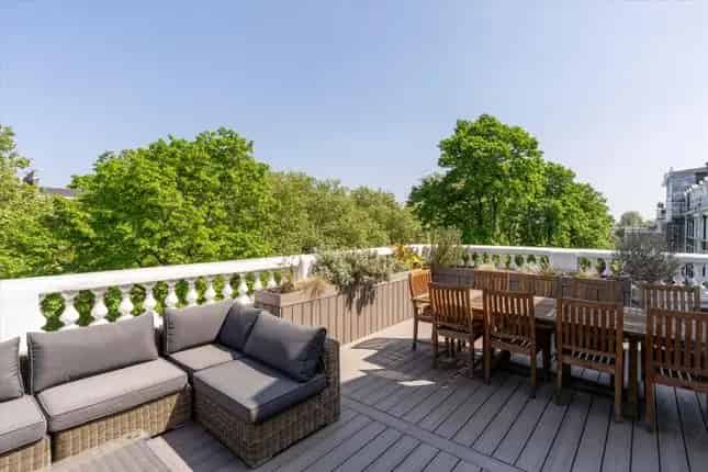 Spacious Maisonette with Private Terrace and Hot Tub in Onslow Gardens SW7