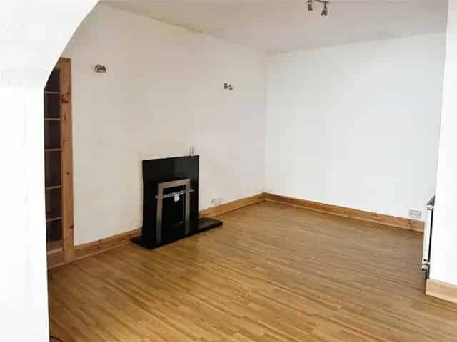 1 Bedroom Bungalow For Sale