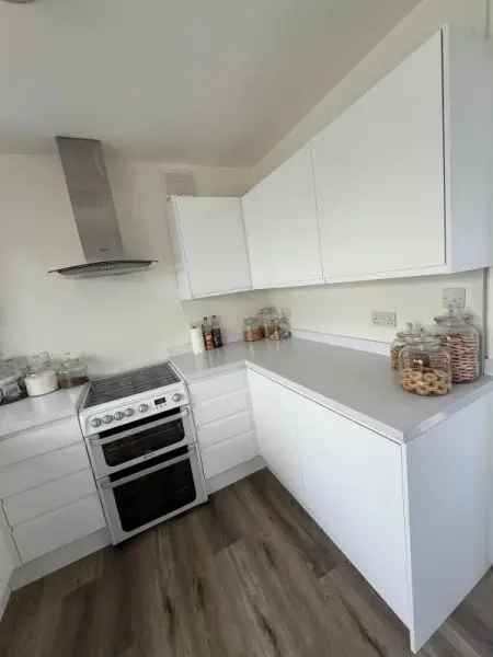 2 Bed Semi Detached House Near Park and Woodlands