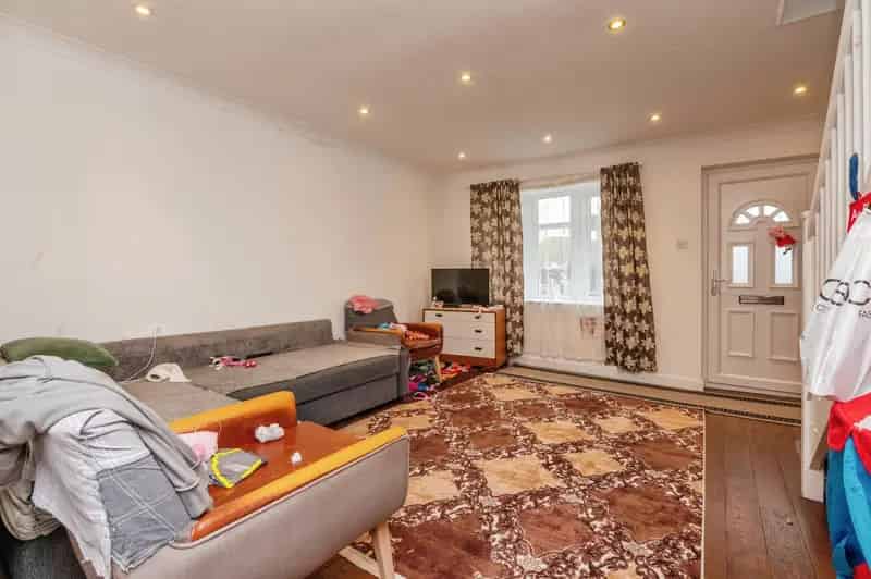 3 Bed House Near Grays Town Station  Planning Permission for 4 Apartments