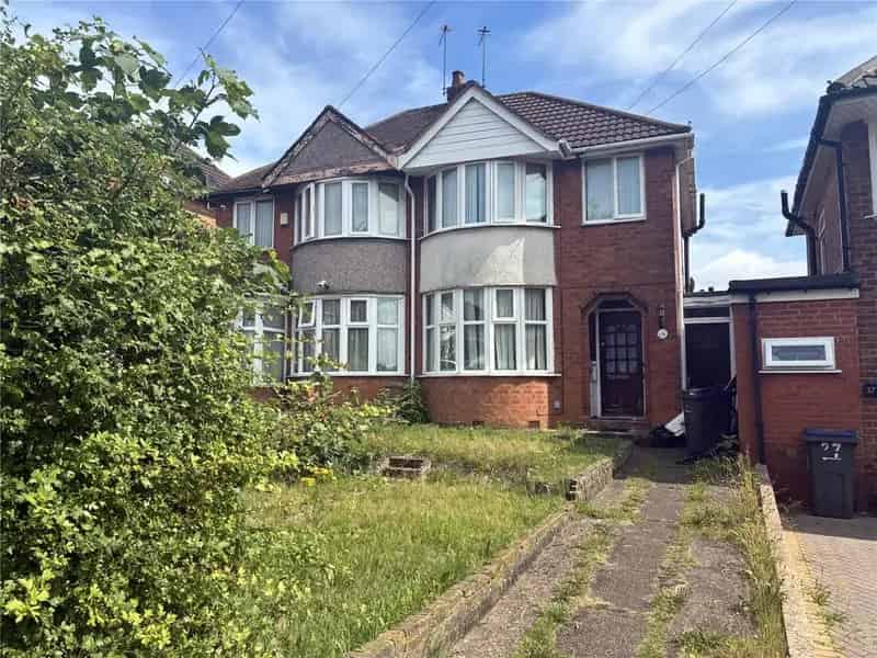 3 Bedroom Semi-Detached House for Sale in Birmingham