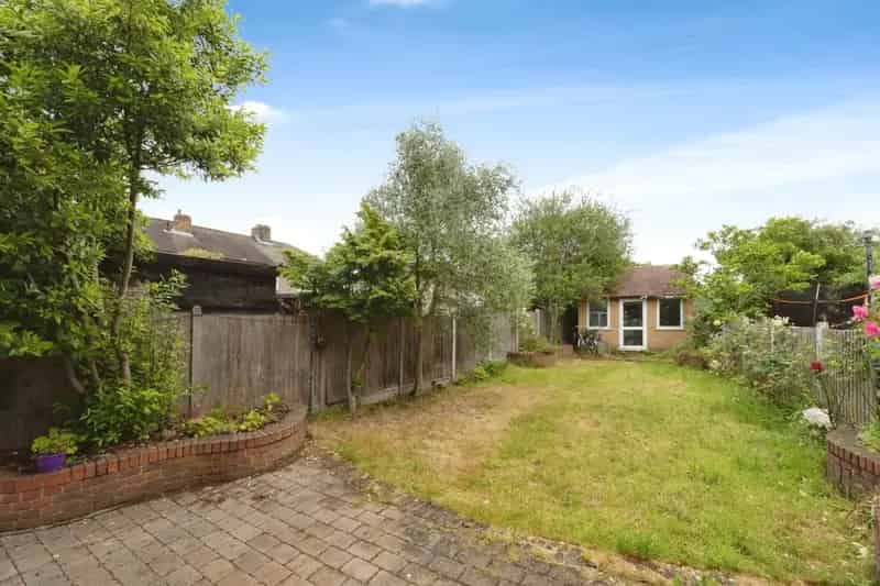 Six Bedroom Semi Detached House Leftley Estate