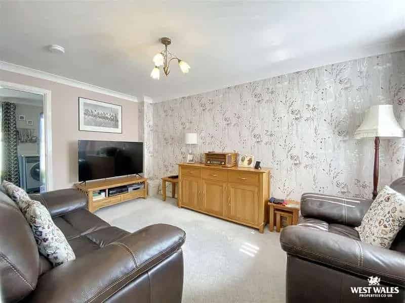 2 Bed House for Sale in Haverfordwest