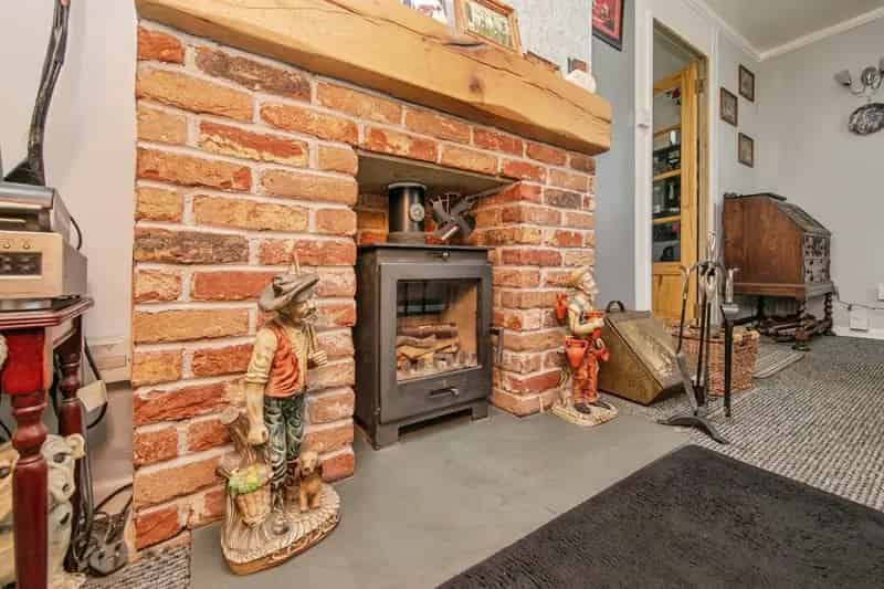 Harwich Home: Modern Kitchen, En-Suite, Garden, Parking
