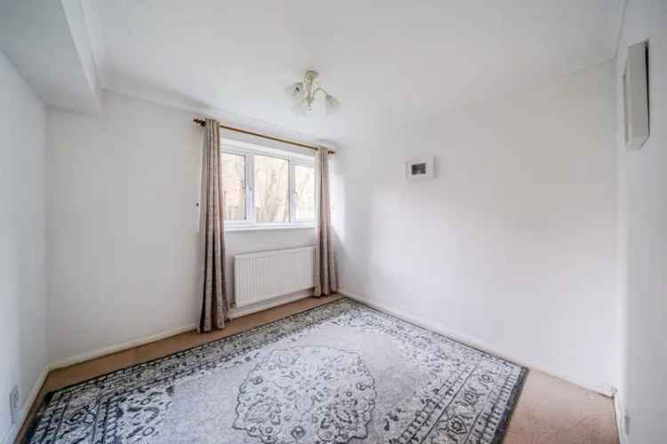 Two-Bedroom Town Centre Apartment with Parking and Garden