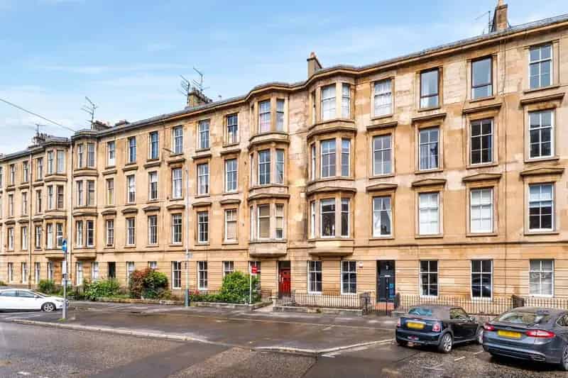 1 Bedroom Apartment for Sale Near Charing Cross Glasgow