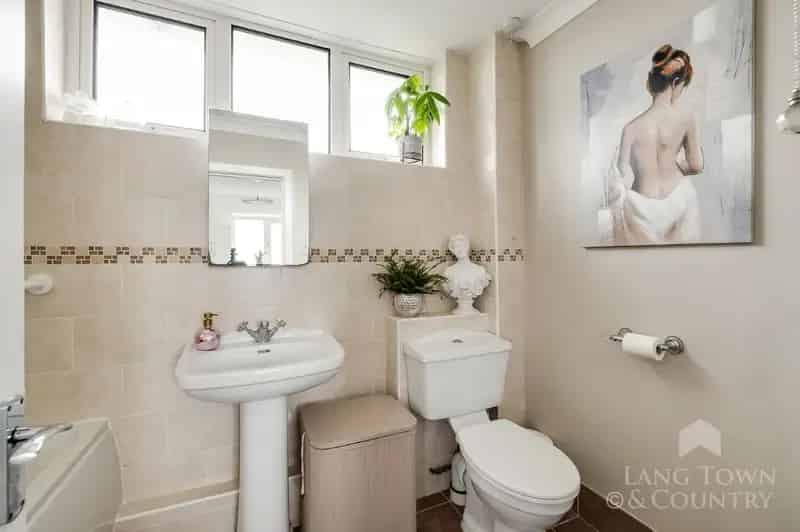 4 Bed Detached House for Sale