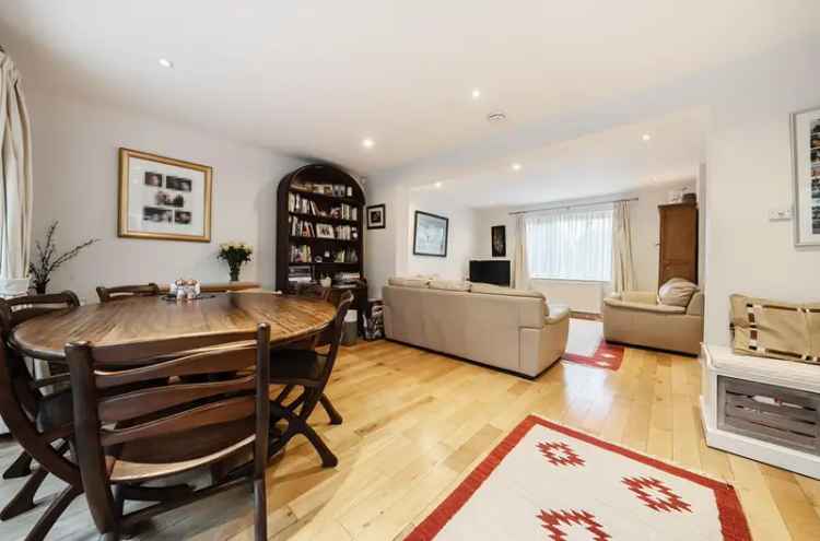 Semi-Detached House for sale with 4 bedrooms, Bulls Lane, Welham Green