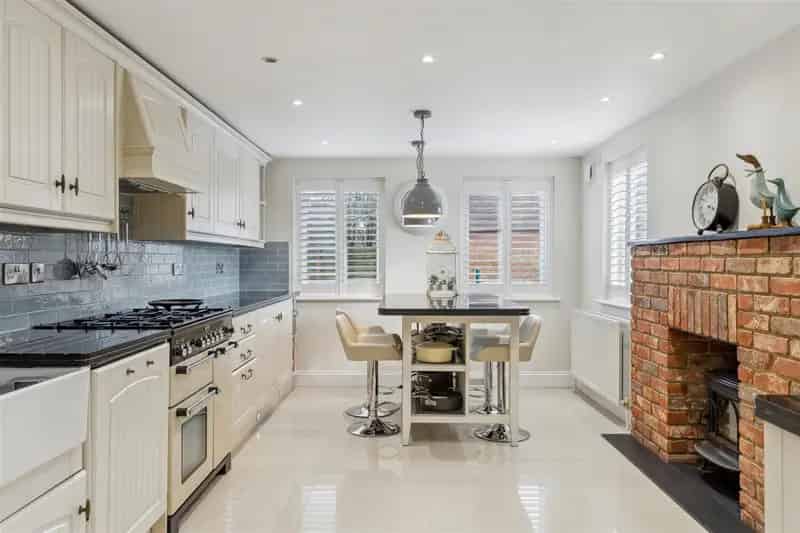 Three Bedroom Extended Cottage Colney Heath
