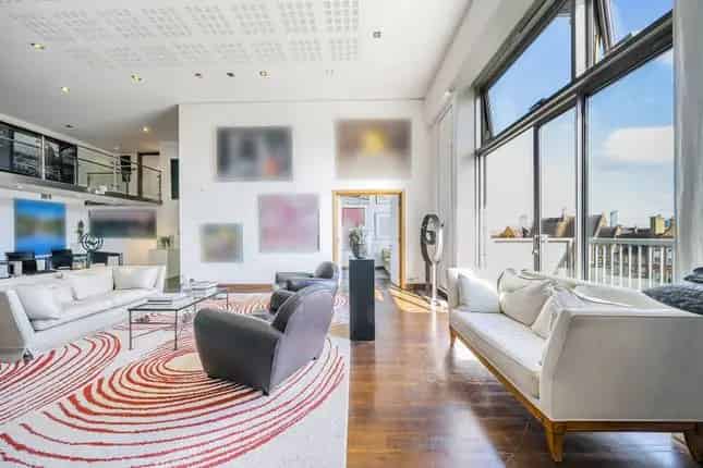 Four Bedroom Warehouse Apartment in London SW6