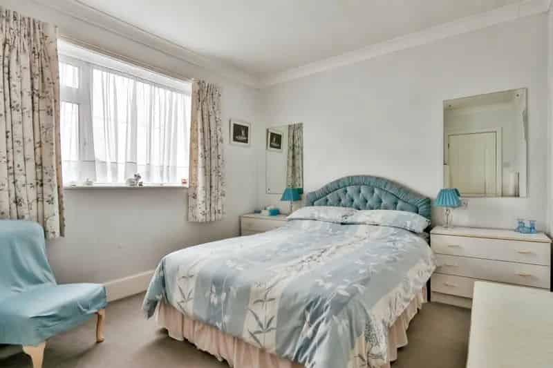 Three Bedroom Detached House Wallisdown Road