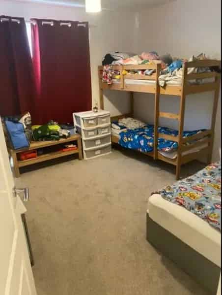 Double Bedroom House Near Train Station