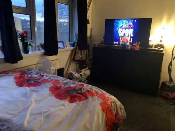 2 Bed Ground Floor Maisonette Near Schools and Train Station