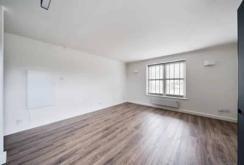 1 Bedroom Flat for Sale Redhill Chain Free Allocated Parking