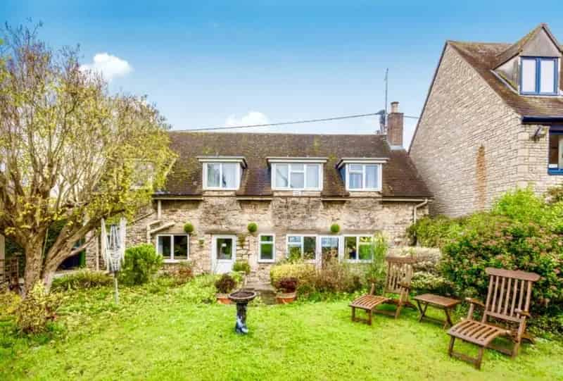 Three Bedroom Cottage with Garage and Parking Available Mid-July