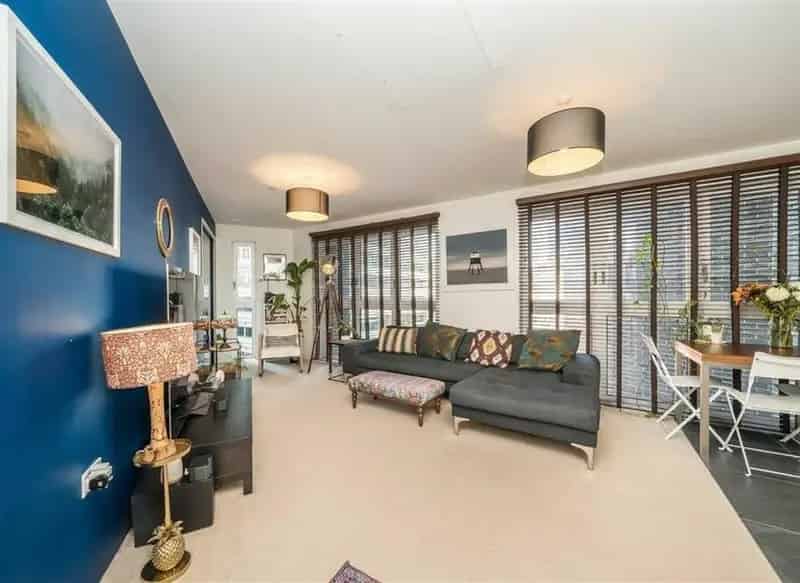 2-Bedroom Apartment near City of London