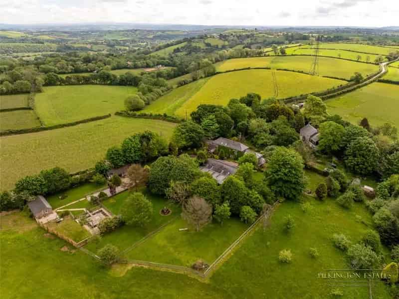 5 Bedroom Barn Conversion with 5 Acres of Land
