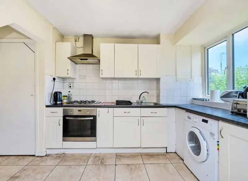 3 Bed House Open Plan Kitchen Diner Balcony Part Furnished