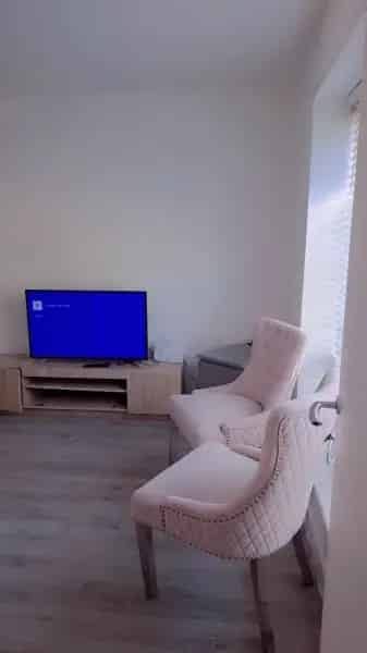 4 Bedroom Semi-Detached House with Garden