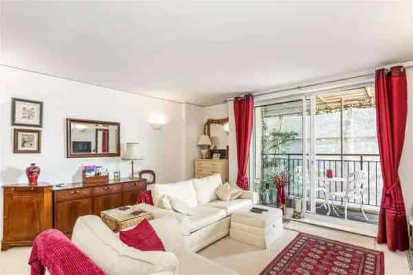 Spacious Apartment in SW1 with East-Facing Balcony and Concierge
