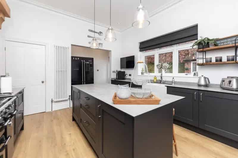 5 Bedroom Victorian House with Annexe For Sale