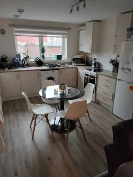2 Bed House Private Garden Parking