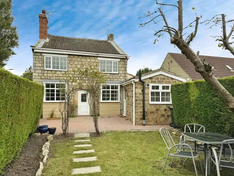 2 Bedroom Stone Cottage for Sale in Braithwell