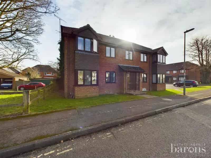 2 Bedroom Apartment Near Basingstoke Town Centre