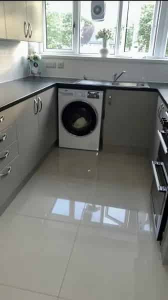 Immaculate 1-Bedroom Flat Near Amenities