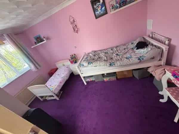 Newly Decorated House Near Schools and Transport