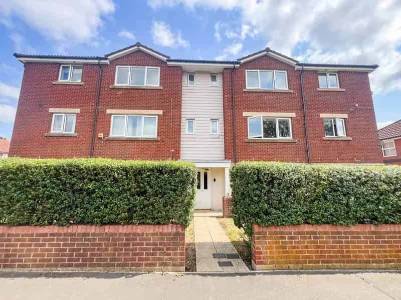 2 Bedroom Apartment for Sale Near Elm Park