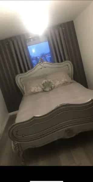Large 3-Bed Flat Near Train Station and Schools