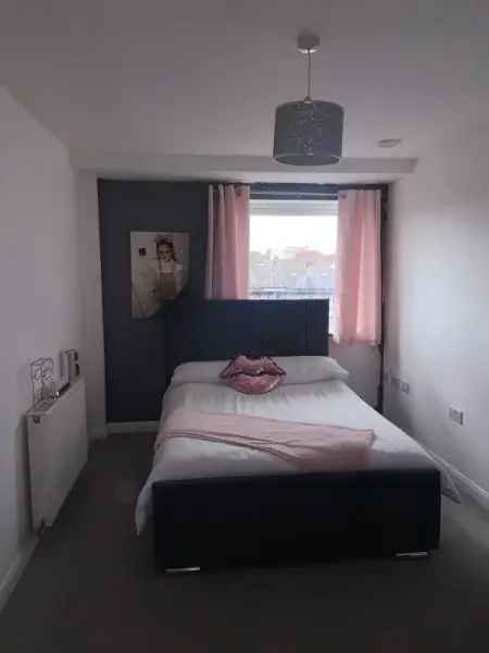 Flat For Rent in Waverley, England