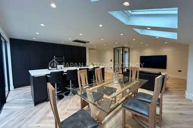 4 Bedroom Semi-Detached House to Rent in London W3