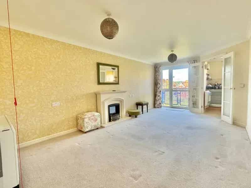 1 bedroom  Flat for sale, Folkestone, Kent, CT20