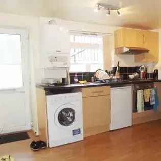 1 Bed Flat 192m² Manchester Bills Included July 1st 2024
